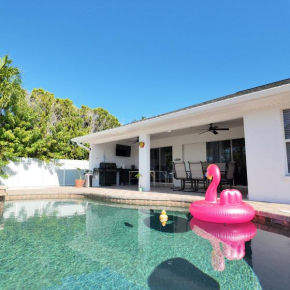 Coastal Oasis, Sleeps 8, Heated Pool, BBQ and Jacuzzi